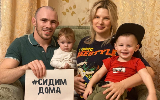Роман Богатов и его большая семья рассказали о домашнем режиме
